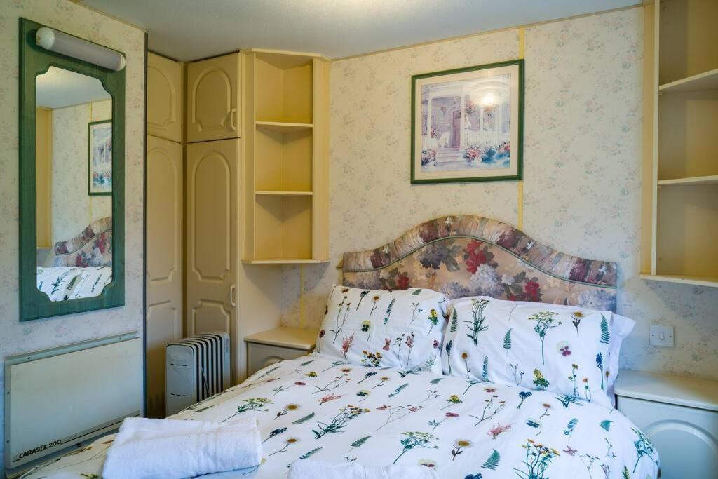 Wind In The Willows: Sleeps 4, Kitchen, Bathroom, Lounge, Wifi Napton on The Hill Экстерьер фото